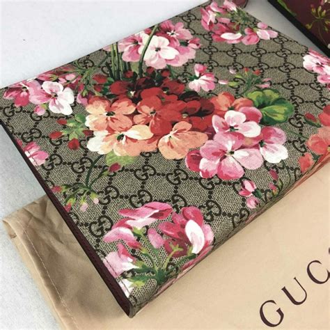 gucci pouch bloom